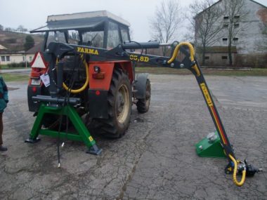 Hydraulická ruka Farma C 3,8 v 3 bode za traktorom Zetor
